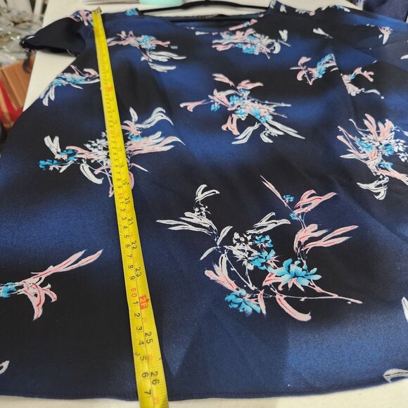 Lane Bryant Womens Navy Floral Short Sleeve Blouse Size 18 Polyester Lightweight - Picture 7 of 16